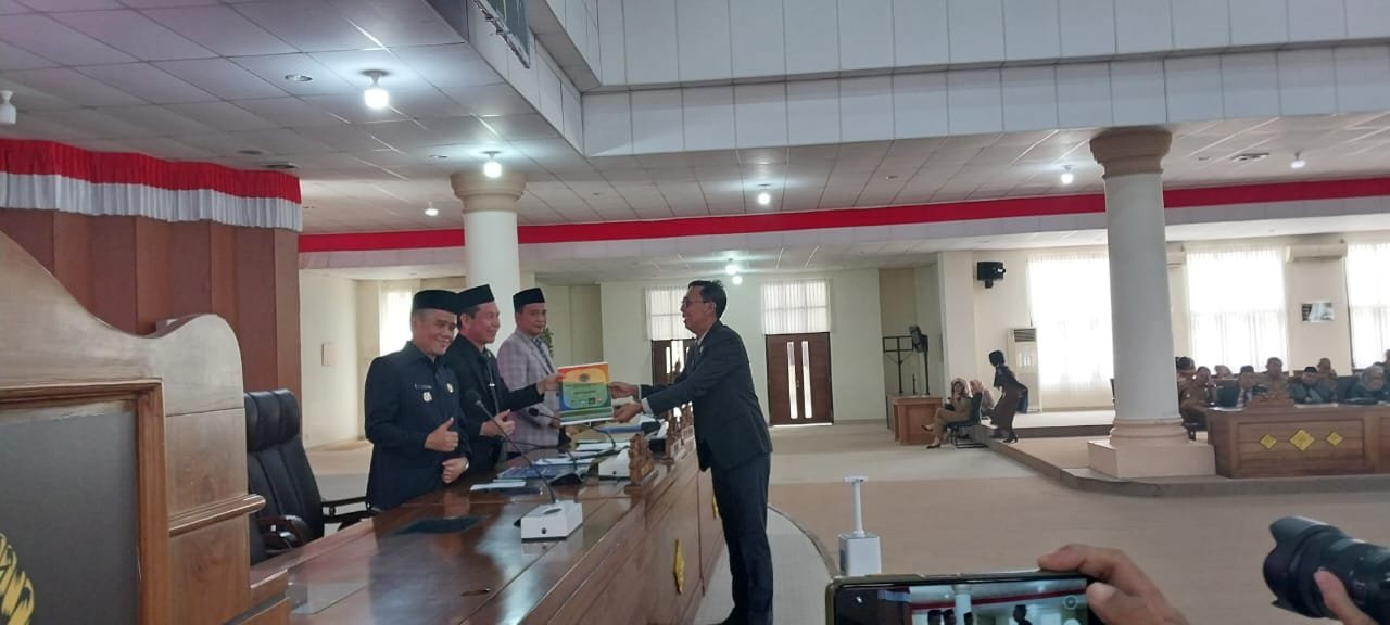 Rapat Paripurna Agenda Penyampaian Umum Fraksi-Fraksi DPRD Ogan Ilir Dihadiri Wabup H Ardhani