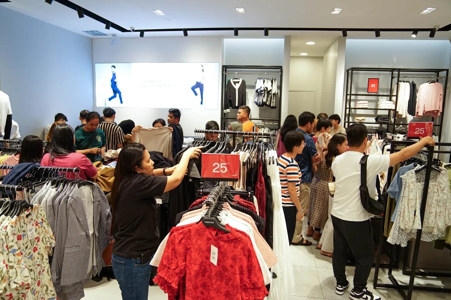 Rayakan Pergantian Tahun 2024, Palembang Indah Mall Pesta Diskon