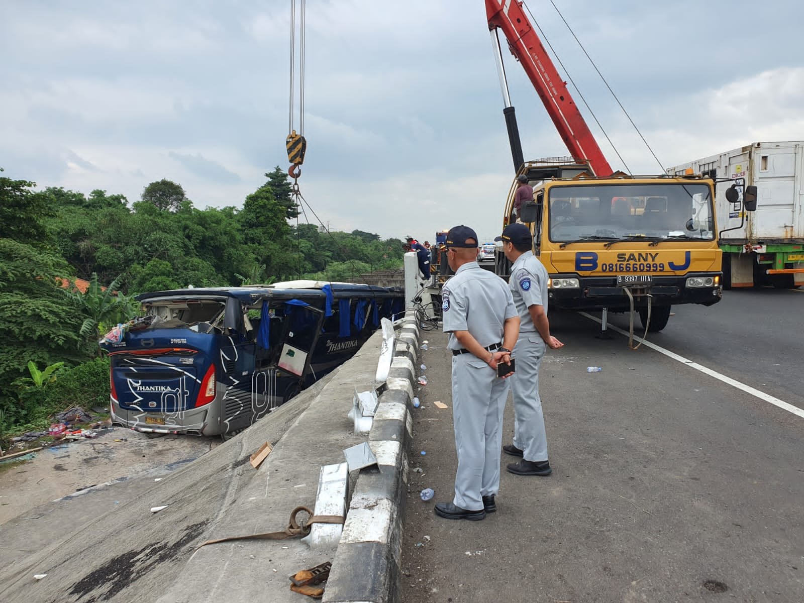 Jasa Raharja Jamin Seluruh Korban Kecelakaan Bus PO Shantika  di Tol Pemalang