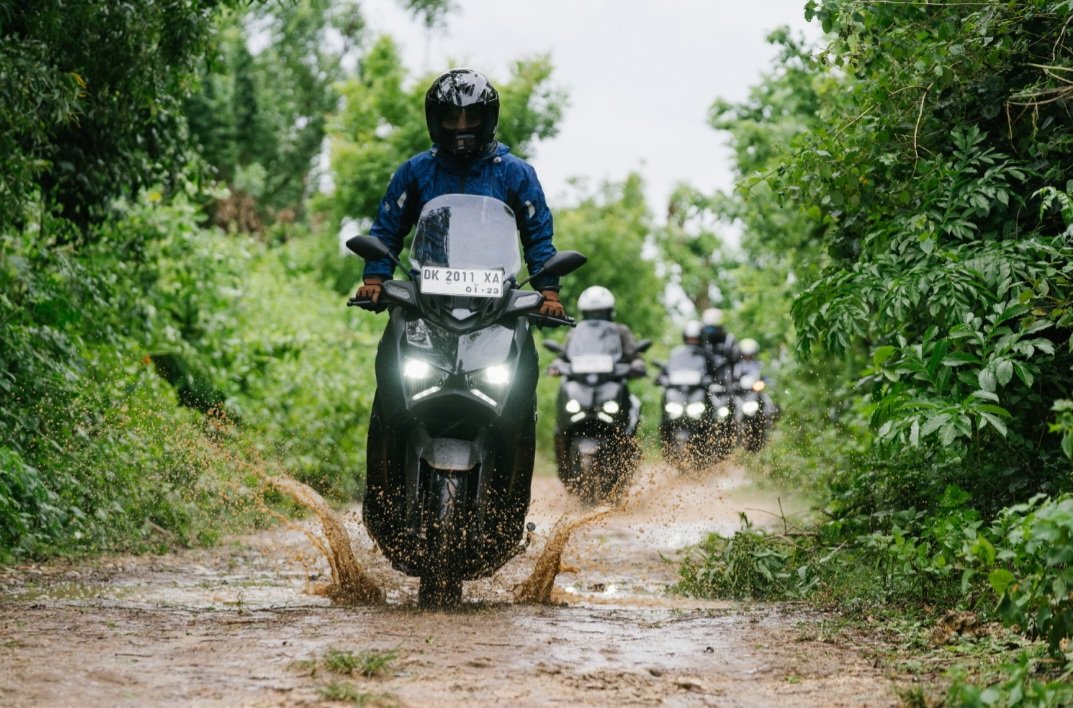 Memasuki Musim Hujan, Pengendara Sepeda Motor Harus Simak Tips Berikut Ini