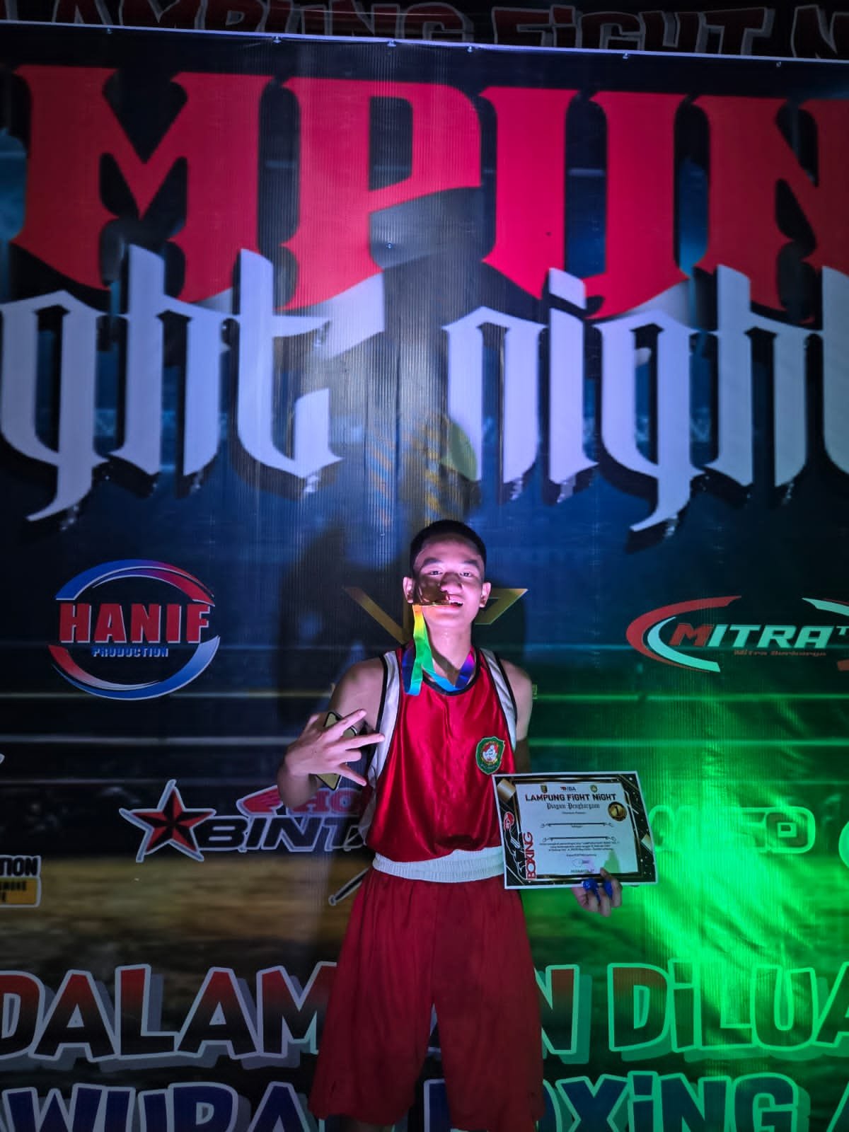 Al Fatih Akrom Siswa SMAN 17 Palembang Raih Medali Emas Taklukkan Fighter Lampung