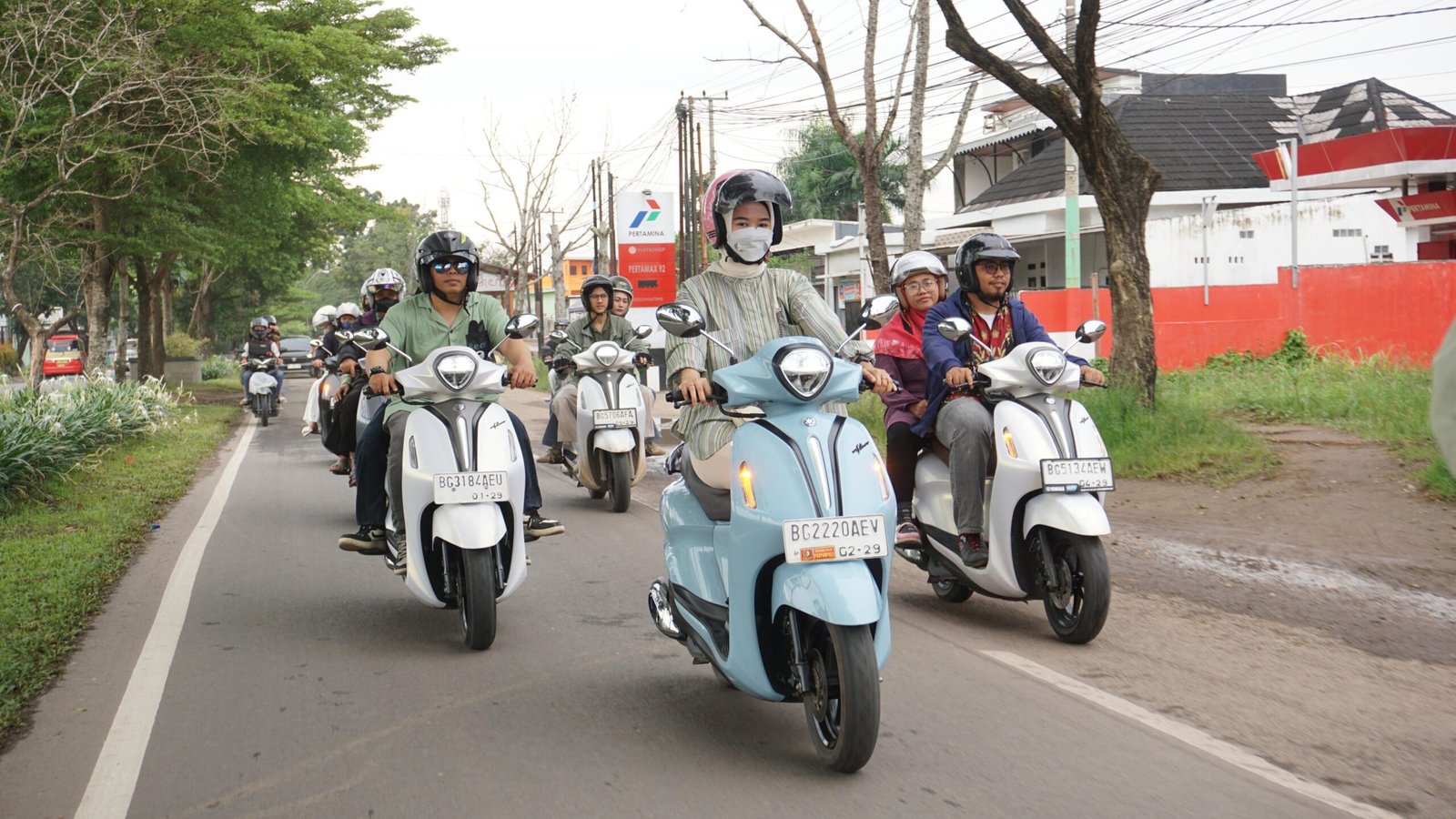 Ratusan Pengendara Grand Filano Hybrid Tampil Stylish Melintasi Jembatan Ampera sembari Berbagi Kebaikan di Bulan Ramadhan
