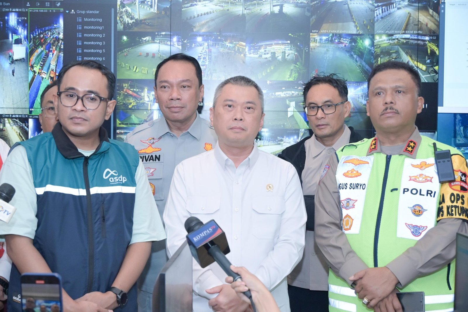 Menteri Perhubungan, Kakorlantas Polri, dan Direktur Utama PT Jasa  Raharja Tinjau Kesiapan Pelabuhan Merak Sambut Pemudik Menuju  dan Dari Sumatra