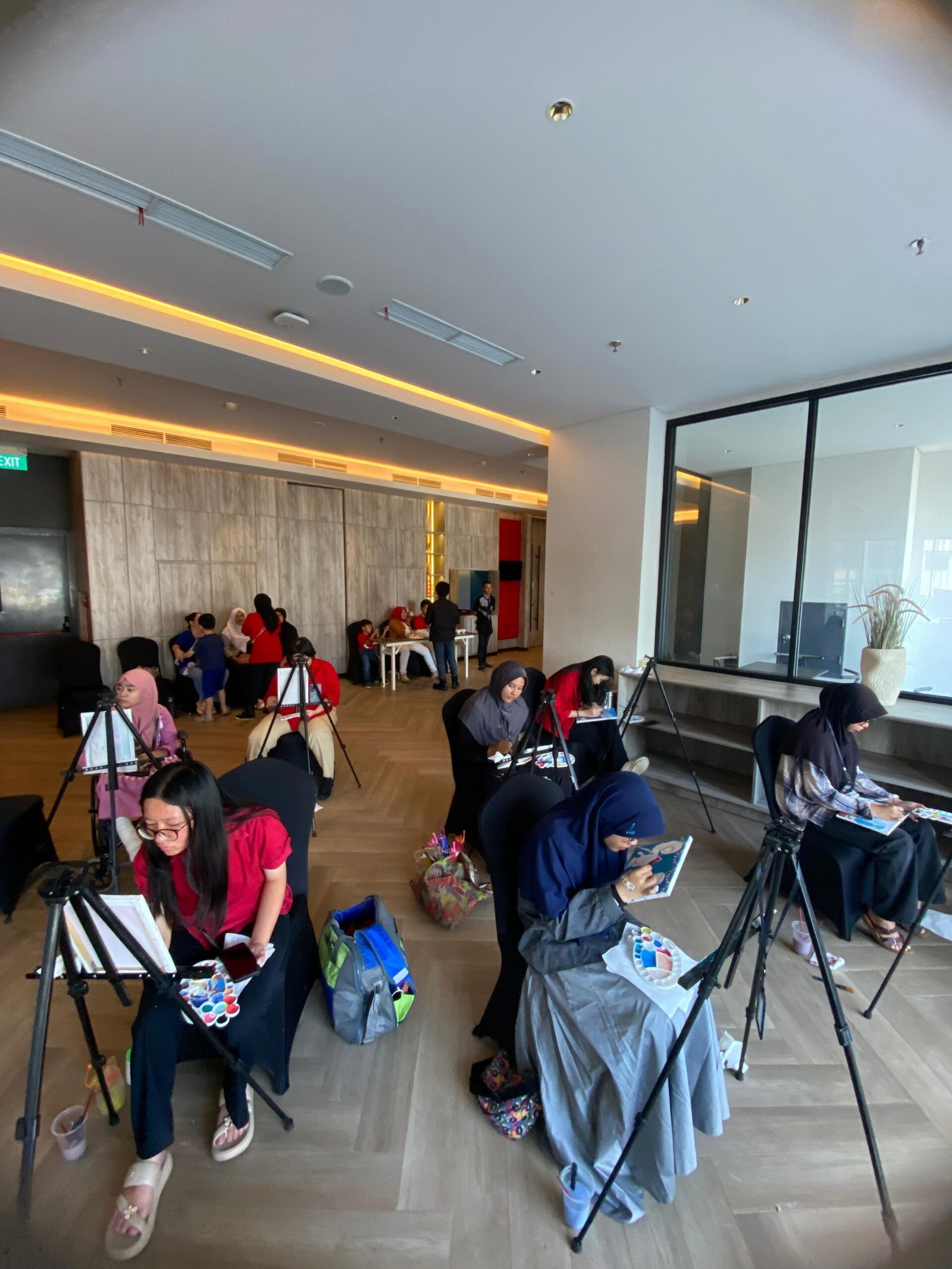 Warnai Kemerdekaan, Ibis Palembang Sanggar Gelar Donor Darah dan Merangkai Karya Tanpa Batas Bersama Anak Disabilitas