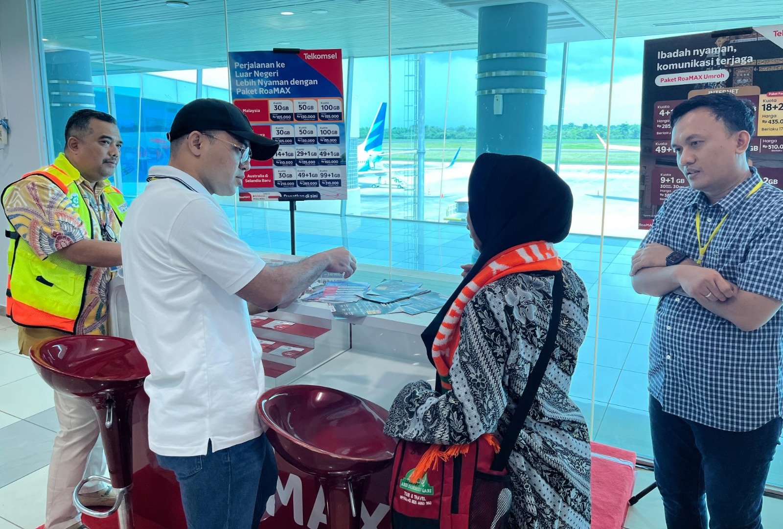 Telkomsel Hadirkan Layanan Roaming Internasional di Bandara SMB II Palembang, Permudah Pelanggan Tetap Terhubung di Luar Negeri