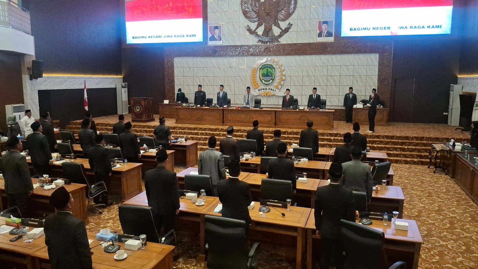 DPRD PALI Sahkan APBD 2026, Bupati Soroti Penggunaan Jalan Perusahaan