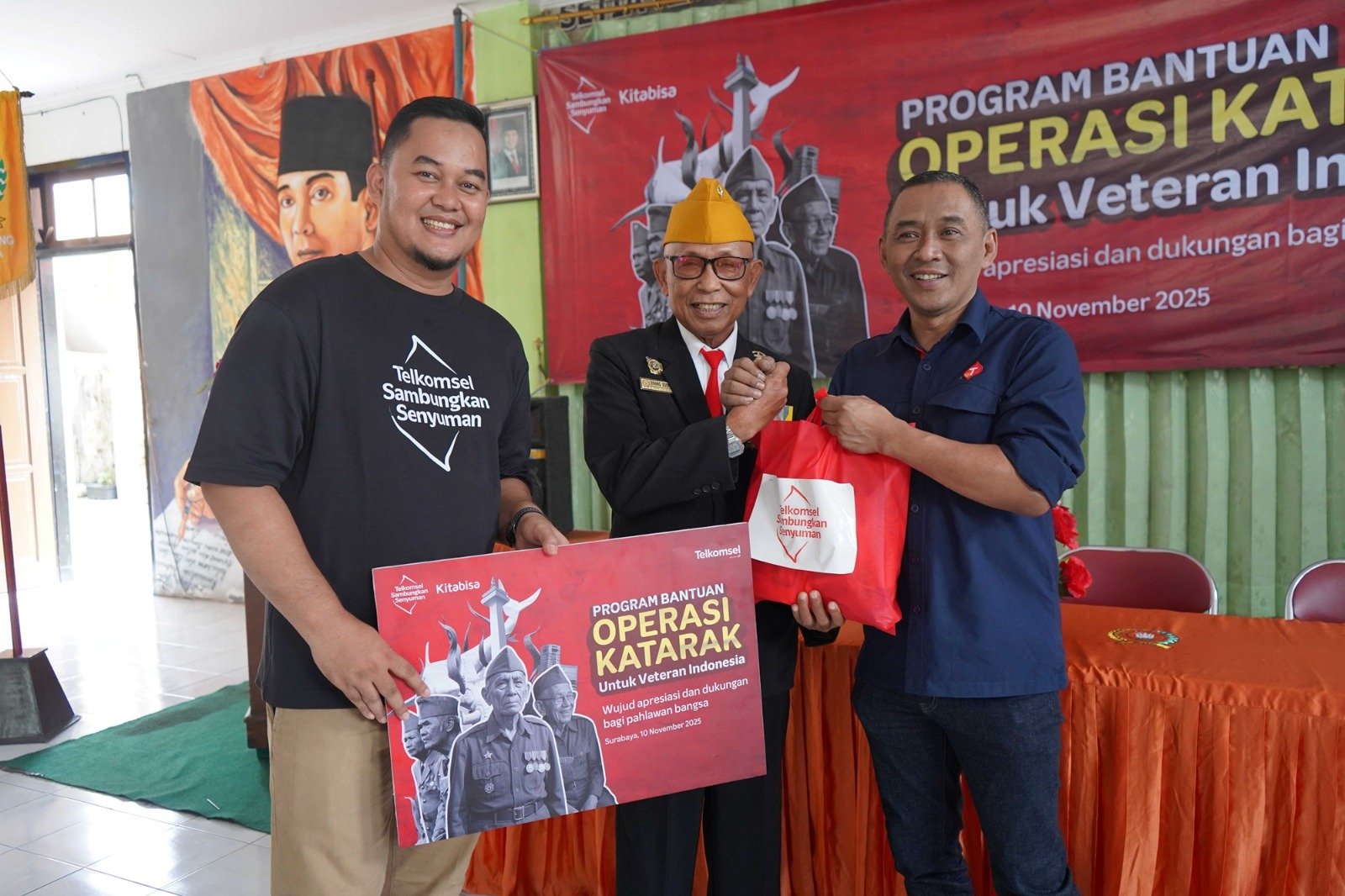 Telkomsel dan Kitabisa Laksanakan Program “Visi untuk Pahlawan”, Wujudkan Operasi Katarak bagi 20 Veteran dan Keluarga di Surabaya