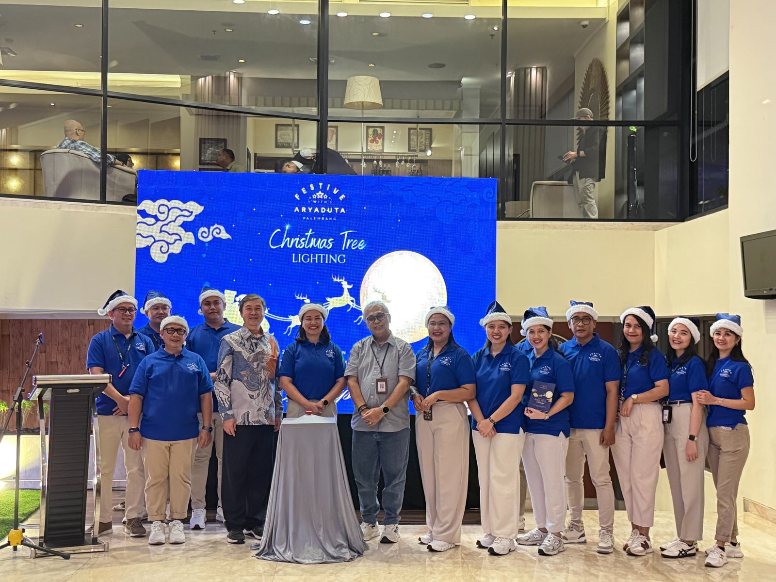 Aryaduta Palembang Resmi Memulai Musim Perayaan Melalui Tree Lighting Ceremony 2025