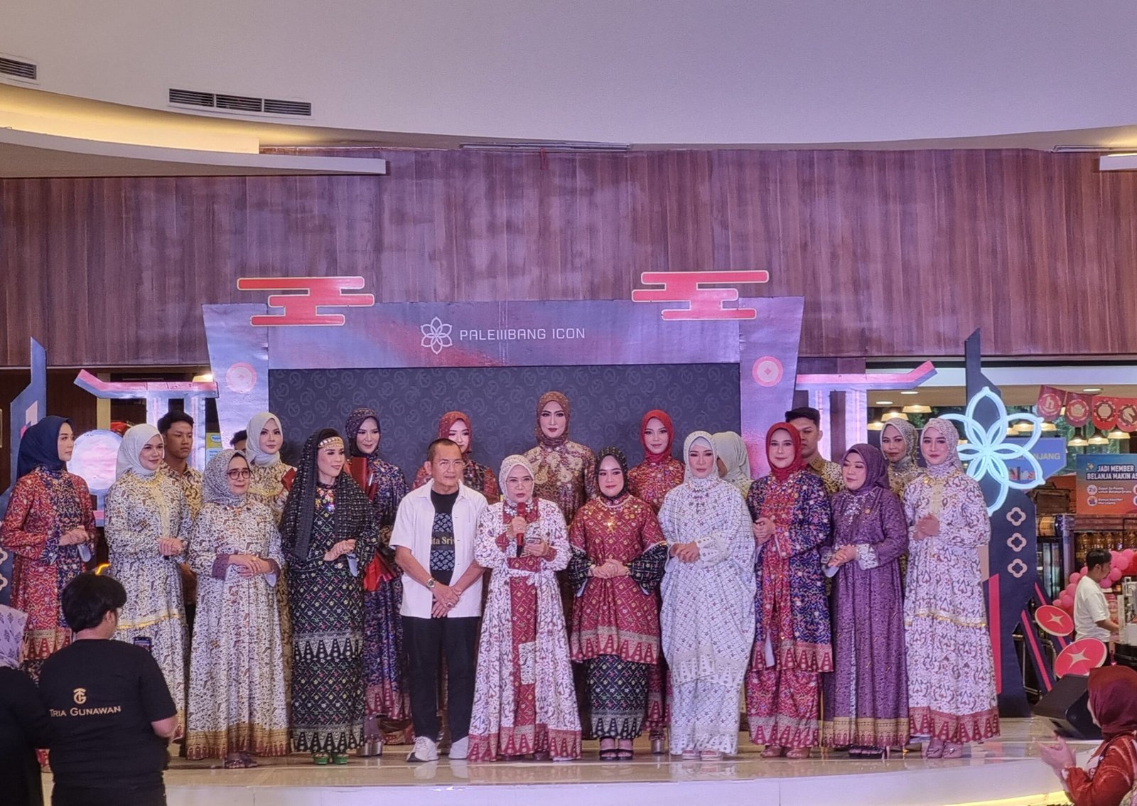 Tria Gunawan Tampilkan Koleksi Ekslusif Zaya Raya Seri Jelita Sriwijaya